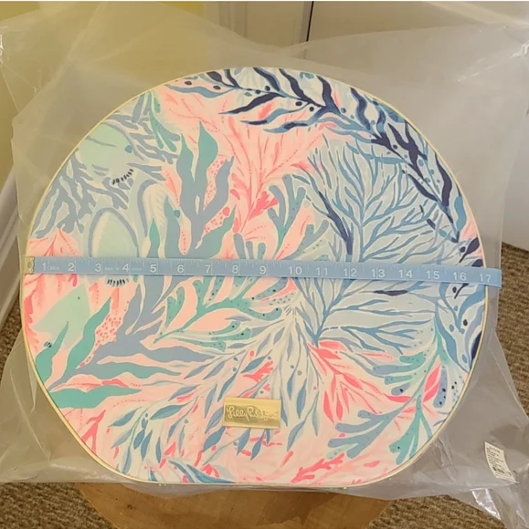 Lilly Pulitzer Perfect condition Kaleidoscope Coral Round Luggage Bag - Picture 12 of 12